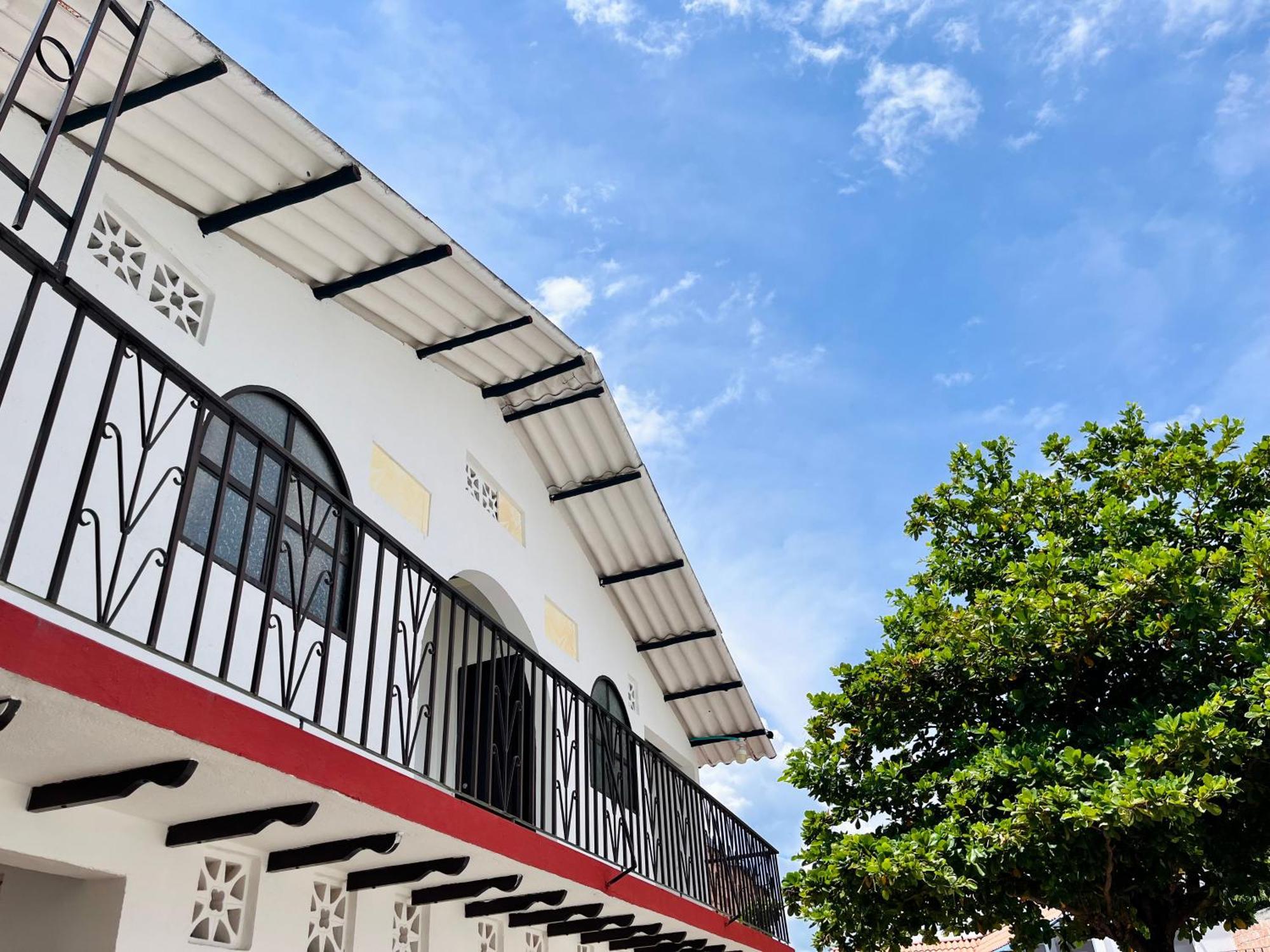 Hotel Los Balcones Токайма Экстерьер фото